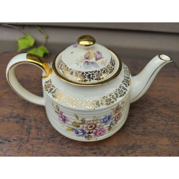 Sadler Windsor 4 Cup Teapot w/ Blue & Lavender Flowers Ribbed - Picture 3 of 6